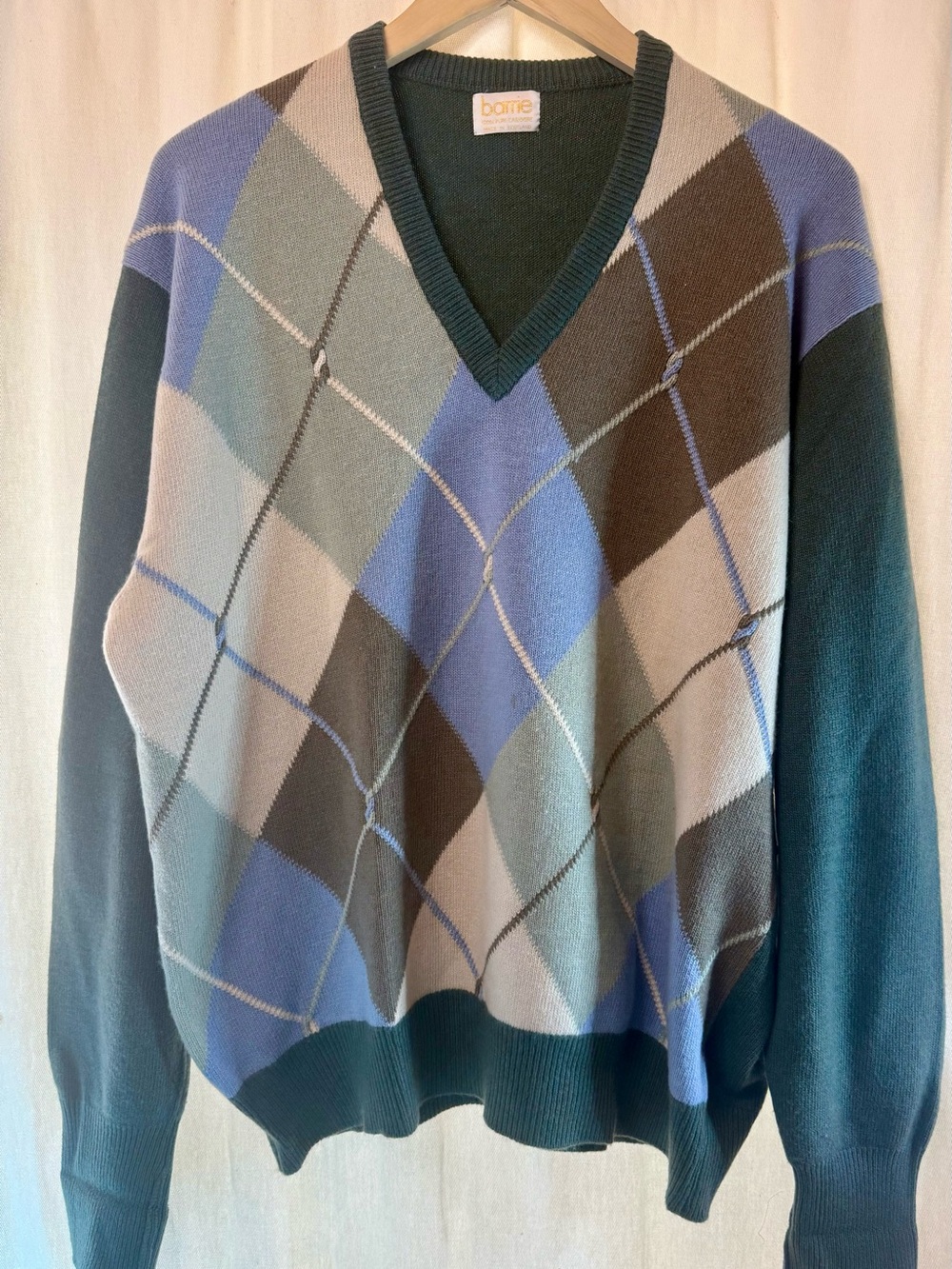 Barrie of Scotland Men’s V-Neck Argyle Sweater